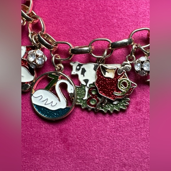 🛍️soldHoliday Gold Plated '12 Days of Christmas' Charm Bracelet OS 0679 P - Picture 6 of 13